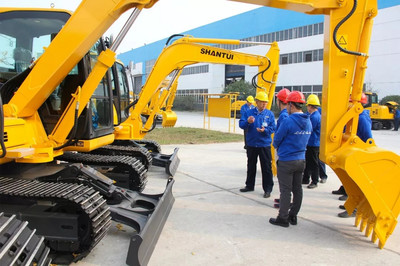 戰(zhàn)略攜手，共筑未來(lái) 鐵甲網(wǎng)CEO樊建設(shè)一行到訪山重建機(jī)，共探工程機(jī)械智能研發(fā)新篇章